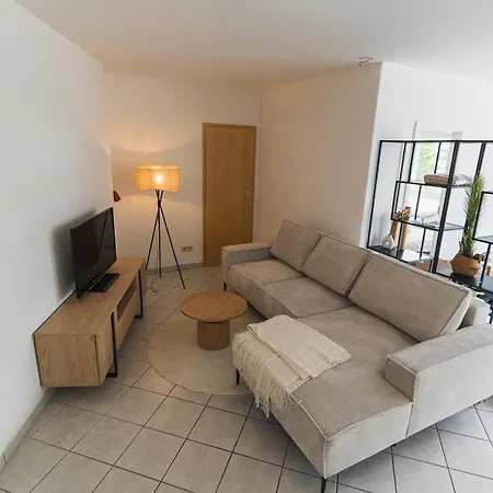 Appartment In Den Weinbergen Bei Mainz - Mit 2X Doppelzimmern, 1X Grosses Wohnzimmer, Bad & Kueche Stadecken-Elsheim Exterior photo