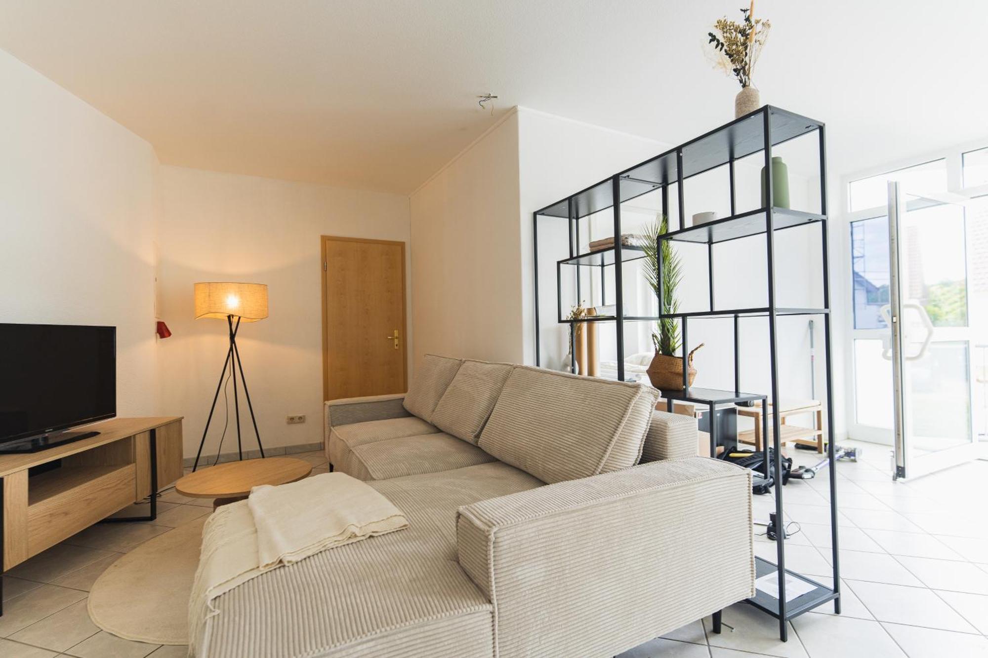 In Den Weinbergen Bei Mainz - Mit 2x Doppelzimmern, 1x Grosses Wohnzimmer, Bad & Kueche Apartment