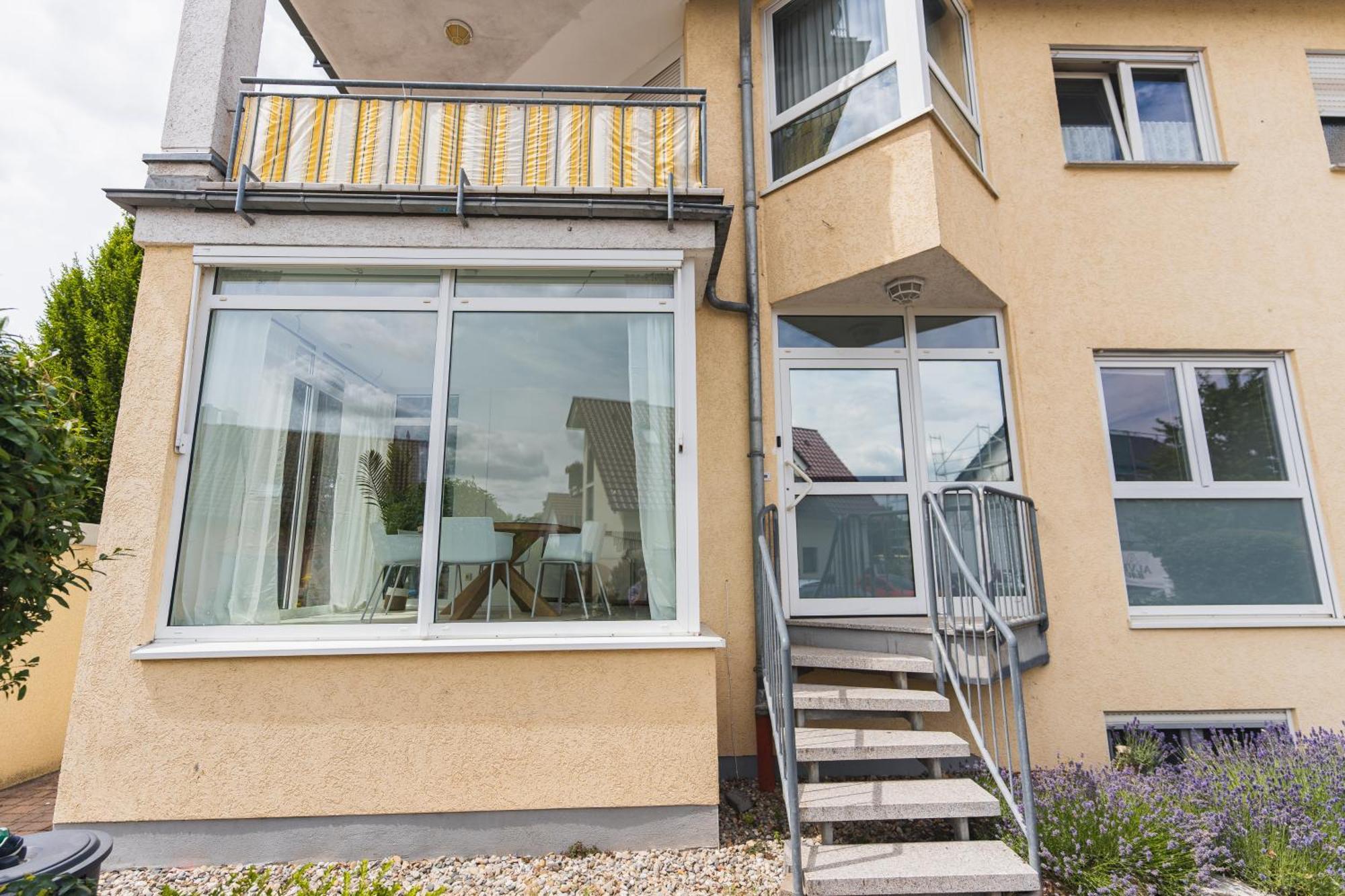 Apartment In Den Weinbergen Bei Mainz - Mit 2x Doppelzimmern, 1x Grosses Wohnzimmer, Bad & Kueche *